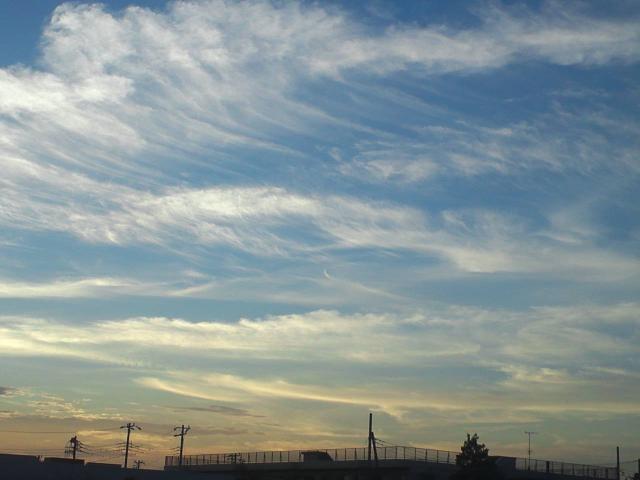 すじ雲３
